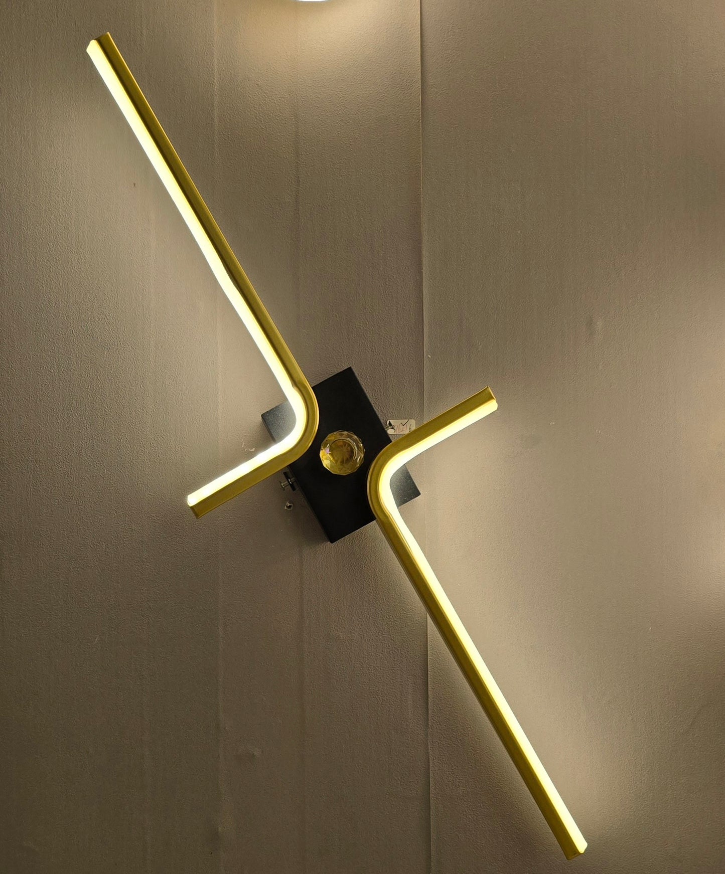 Sleek Illumina Wall Sconce