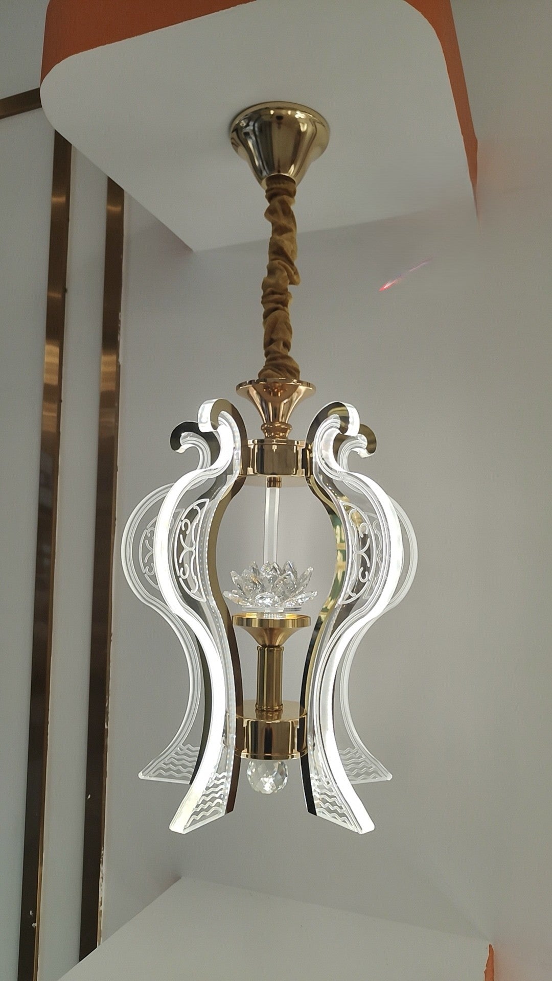 ثريا إضاءة LED حديثة "إثيريال بيمز" باكستان